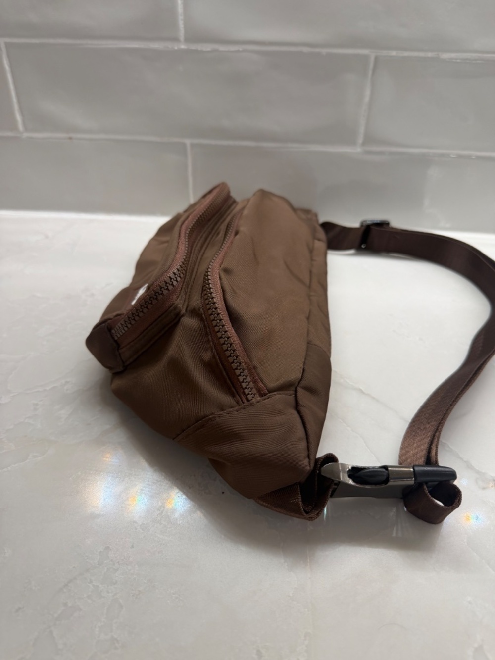 ALO Yoga Fanny Pack Brown - 3 Pockets - Picture 2 of 4